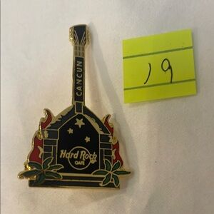 Hard Rock Cafe Cancun Guitar Pin